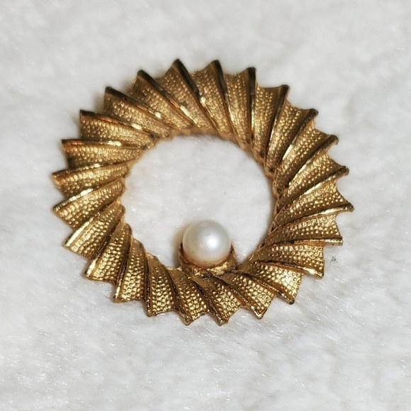 Source Unknown Jewelry - Vintage Brooche